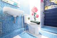 In-room Bathroom Best Price 3BR Greenbay Apartment beside Baywalk by Travelio