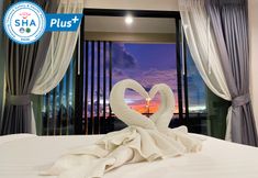 Bedroom 5 Louis Runway View Hotel
