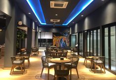 Restaurant 5 Hotel Grand Caman Jatibening
