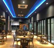 Restaurant 5 Hotel Grand Caman Jatibening