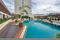 สระว่ายน้ำ Maruay Garden Hotel