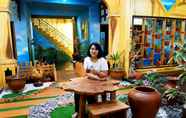 Bar, Cafe and Lounge 5 Ayodhya Garden Hostel Yogyakarta by HOM