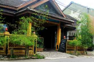 Exterior 4 Ayodhya Garden Hostel Yogyakarta by HOM