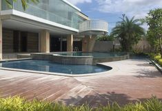 Kolam Renang 2 UMY Jogja Guesthouse