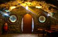 ภายนอกอาคาร 2 Seruni Hotel Hobbit House