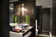 In-room Bathroom AMOY by Far East Hospitality 