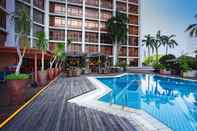 Kolam Renang Village Hotel Bugis by Far East Hospitality