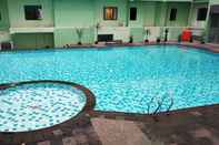 Kolam Renang Strategic 1BR Menteng Square Apartment at Central Area by Travelio