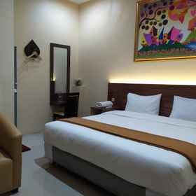 Bedroom 1 Grand Royal Hotel, Khách sạn Agen Sinar Jaya Comal