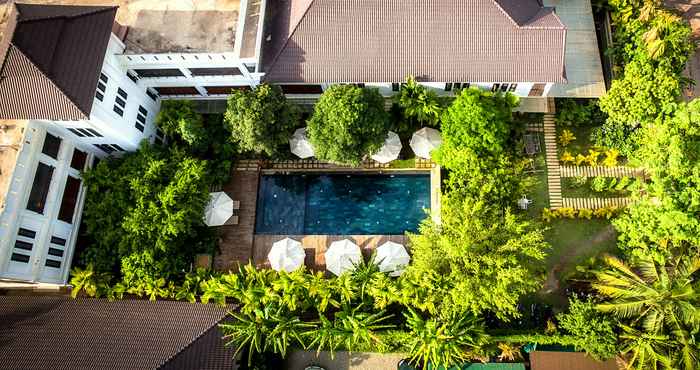 Kolam Renang La Residence Blanc Angkor