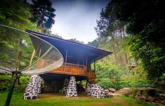 Exterior 4 Cilember Cottage & Lodge - Curug CIlember