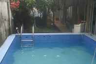 Swimming Pool Penginapan Dhilla B&B