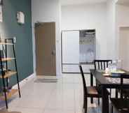 Common Space 7 1-5 pax 5mins IOI Mall LRT Cozy Apartment Puchong