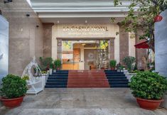 Exterior 6 La Castle Hotel