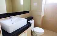 Toilet Kamar 6 Chai Hotel Bang Bo