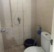 In-room Bathroom 4 Studio Greenpalace Apartemen Kalibata by Nayla