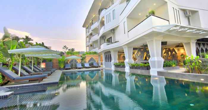 Kolam Renang Central Suite Residence