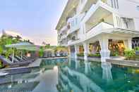 Kolam Renang Central Suite Residence