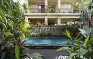 Kolam Renang 5 OYO 401 The Frog Homestay Sanur