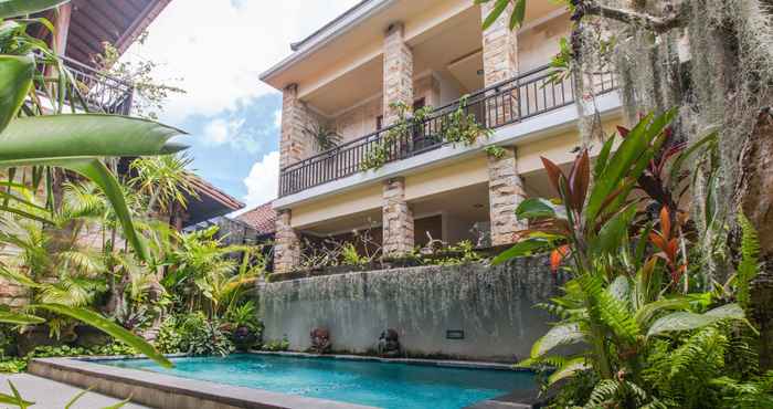 Swimming Pool OYO 401 The Frog Homestay Sanur