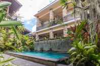 Kolam Renang OYO 401 The Frog Homestay Sanur