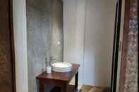 Toilet Kamar Marianne Port Barton