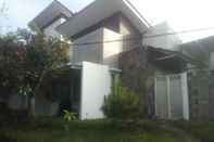 Bangunan Queen Family Villa Syari'ah