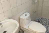 Toilet Kamar Alta Bed and Breakfast