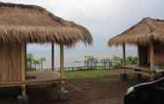 Others 2 Beachfront Bungalow Pantai Medas 6