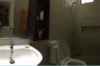 In-room Bathroom Napura Full House 