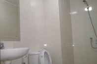 In-room Bathroom Comfy Room at Apartemen Season City (HNS)