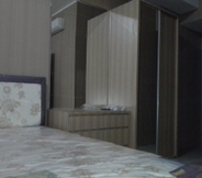 Bedroom 5 Comfy Room at Apartemen Season City (HNS)