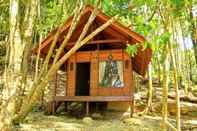 Bên ngoài Mayalibit Bay Cottage