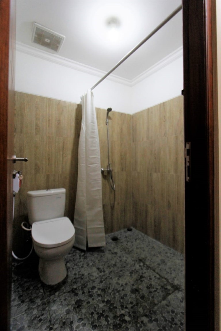 In-room Bathroom 7 Mulia Homestay Labuan Bajo