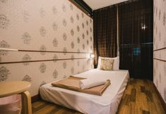 寝室 5 GUYASUKA X Suthisarn