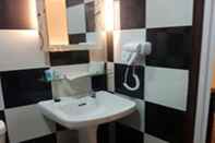 In-room Bathroom Tambun Warm Hotel