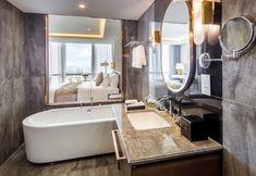 In-room Bathroom 4 Vinpearl Landmark 81, Autograph Collection