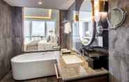 In-room Bathroom 4 Vinpearl Landmark 81, Autograph Collection