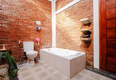 In-room Bathroom 5 Omah Teras Bata Guesthouse