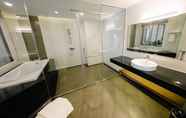 Phòng tắm bên trong 5 Duc Huy Grand Hotel Lao Cai