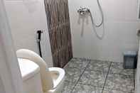 Toilet Kamar Villa Khansa - Two Bedroom
