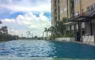 Kolam Renang 5 Strategic Studio Apartment The Oasis near Bekasi by Travelio