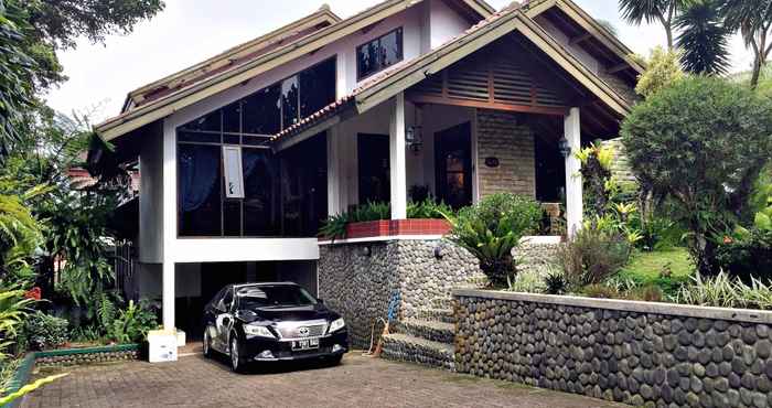 Lobi Holiday Villa Alam Cipanas Puncak