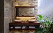 Phòng tắm bên trong 7 Batatu Villas