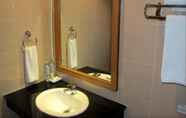 Toilet Kamar 3 BBB Inn Hotel