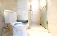 Toilet Kamar 7 Spacious 1BR Apartment at Green Bay Pluit by Travelio