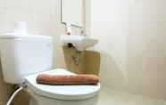 Toilet Kamar 6 Minimalist Studio The Oasis Apartment near Omni Hospital Cikarang by Travelio