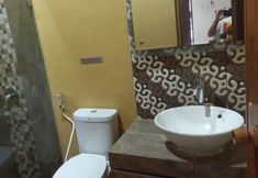 In-room Bathroom 7 PalmHouse 232