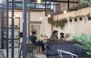 Bar, Cafe and Lounge 4 Home Addicts Hostel Yogyakarta