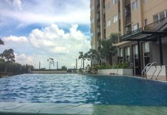 Hồ bơi 3 Well Equipped Studio at The Oasis Apartment Cikarang